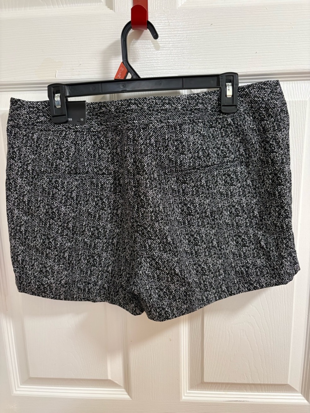 Express brand women's black and white patterned dressy shorts. , 2 “ inseam, NWT